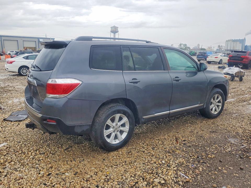 Photo 3 from auction – 2012 TOYOTA HIGHLANDER with VIN 5TDBK3EH8CS119550