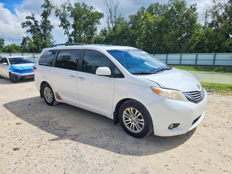 Photo 4 from auction – 2014 TOYOTA SIENNA with VIN 5TDYK3DC3ES489856