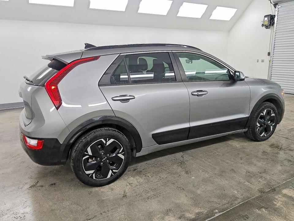 Photo 3 from auction – 2023 KIA NIRO with VIN KNDCR3L19P5034086