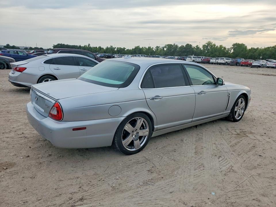 Снимка 3 от търг – 2008 JAGUAR XJ с VIN SAJWA82B68SH28396