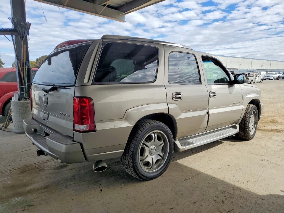 Photo 3 from auction – 2002 CADILLAC ESCALADE with VIN 1GYEC63TX2R292111