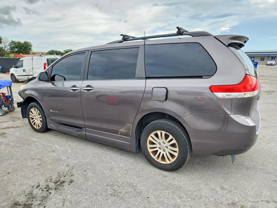 Photo 2 from auction – 2012 TOYOTA SIENNA with VIN 5TDYK3DC5CS248605