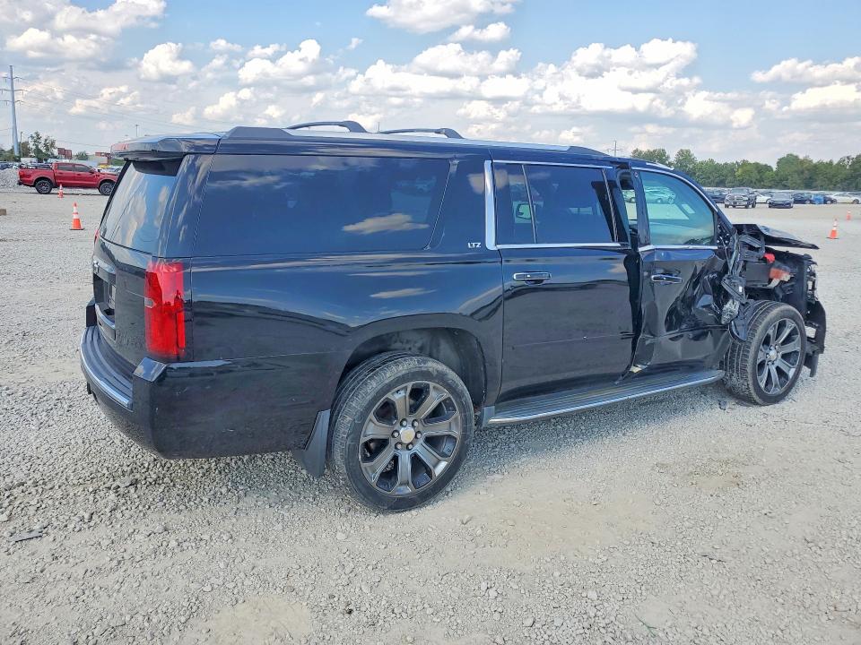 Photo 3 from auction – 2016 CHEVROLET SUBURBAN with VIN 1GNSKJKC3GR232105