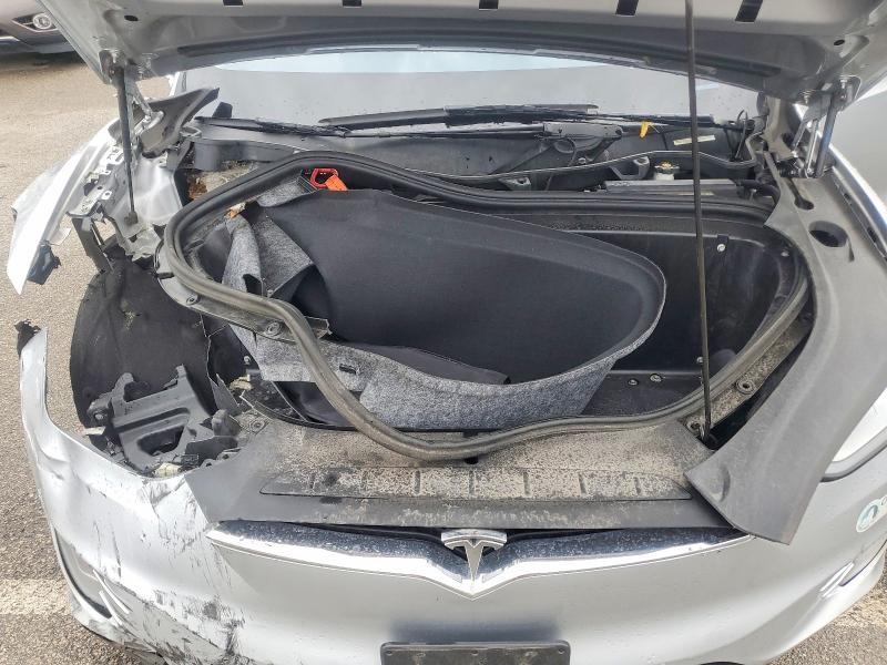 Photo 12 from auction – 2017 TESLA MODEL X with VIN 5YJXCDE25HF035640