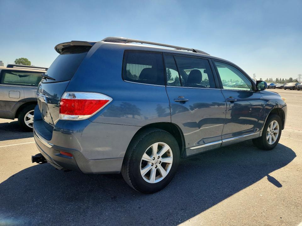 Photo 3 from auction – 2013 TOYOTA HIGHLANDER with VIN 5TDZK3EH3DS096159