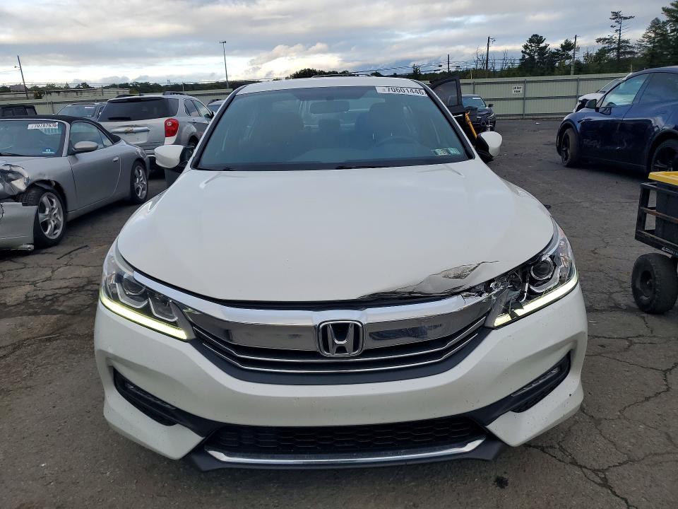 Photo 5 from auction – 2017 HONDA ACCORD with VIN 1HGCR2F53HA308157