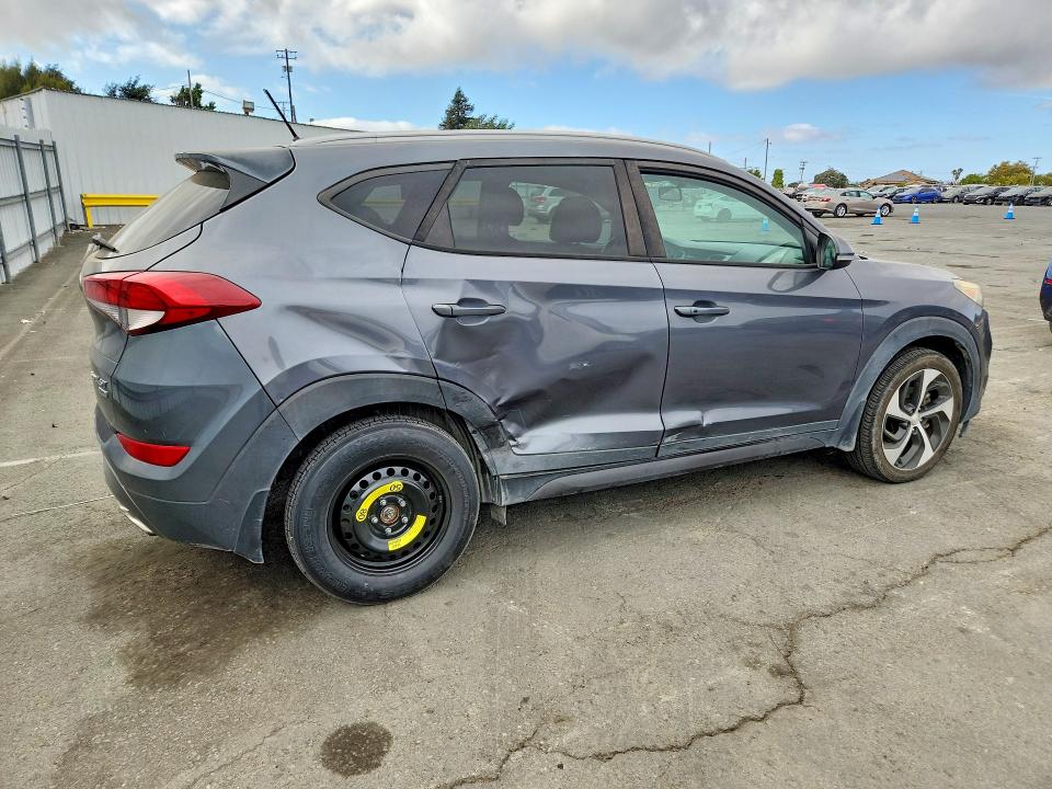 Photo 3 from auction – 2016 HYUNDAI TUCSON with VIN KM8J3CA27GU231750
