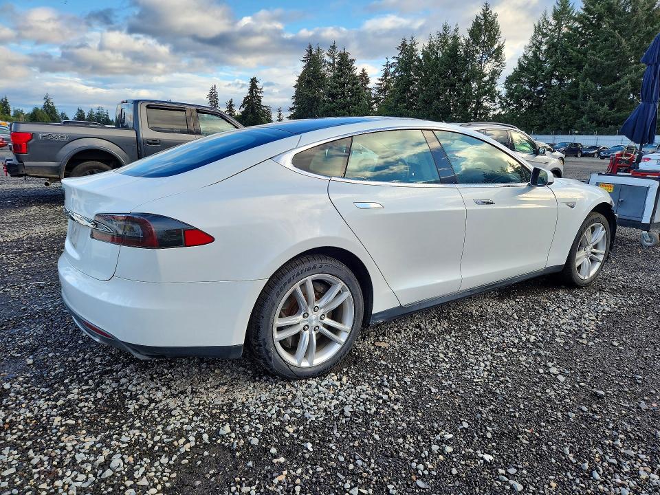 Фото 3 с аукциона – 2013 TESLA MODEL S с VIN 5YJSA1CN2DFP05876