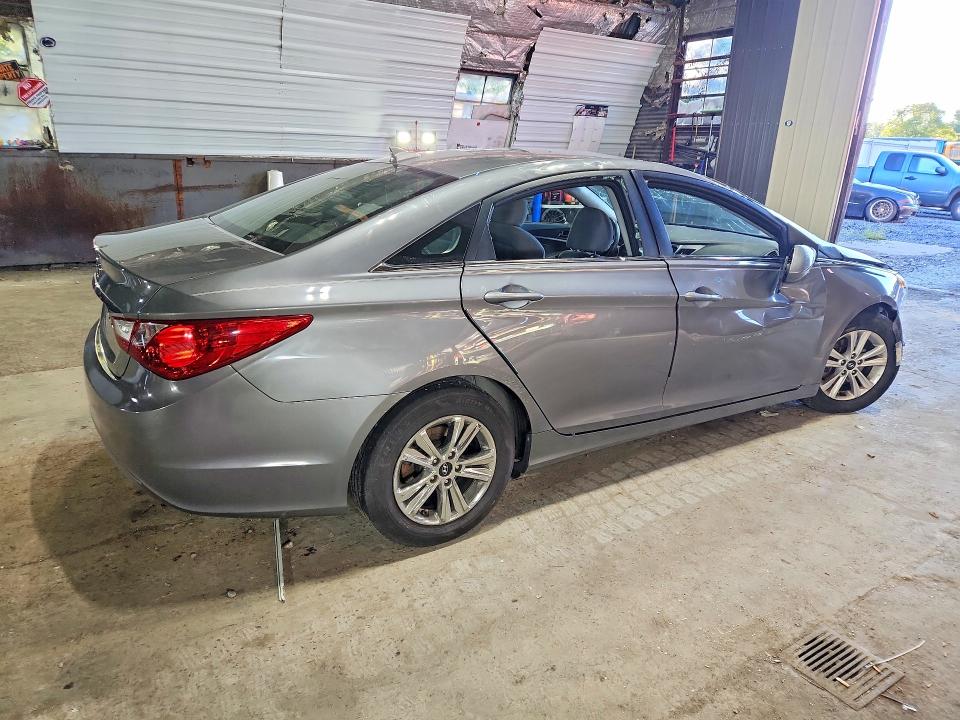 Снимка 3 от търг – 2013 HYUNDAI SONATA с VIN 5NPEB4AC4DH765950