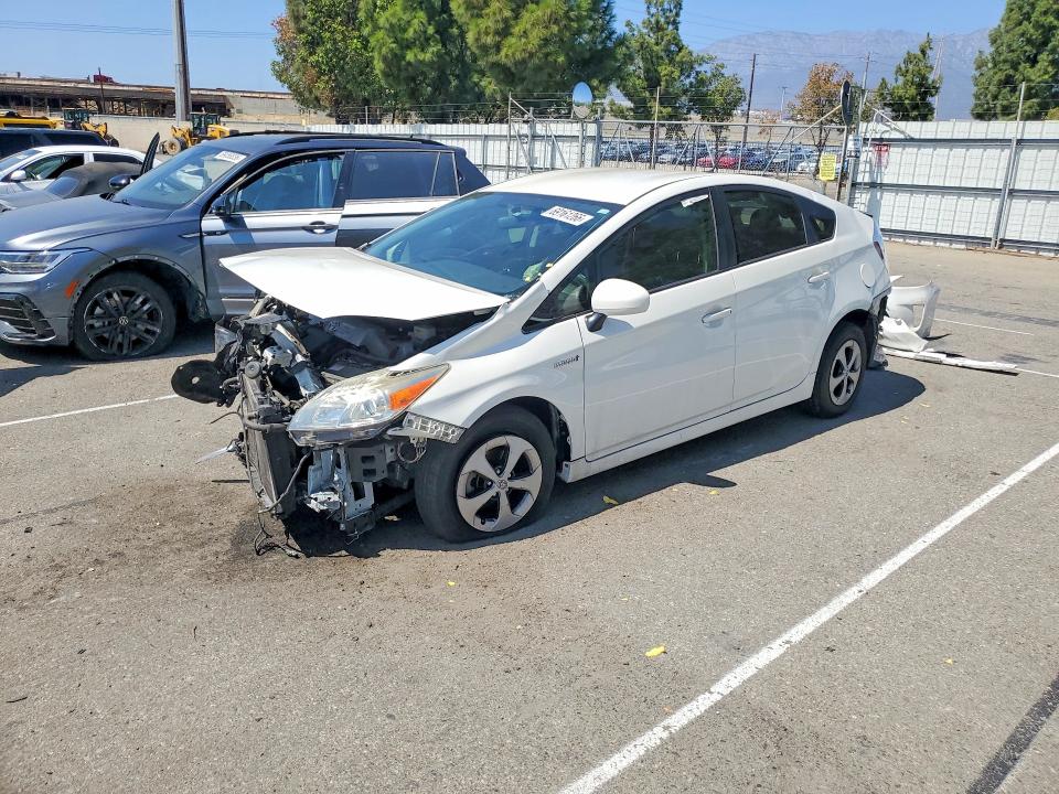 TOYOTA PRIUS 2015 z numerem VIN JTDKN3DU3F0423513 - Zdjęcie z aukcji