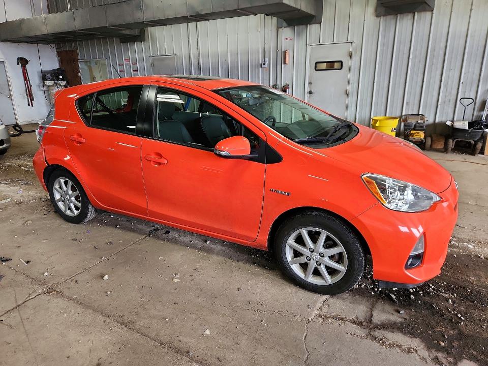 Photo 4 from auction – 2014 TOYOTA PRIUS C with VIN JTDKDTB35E1059973
