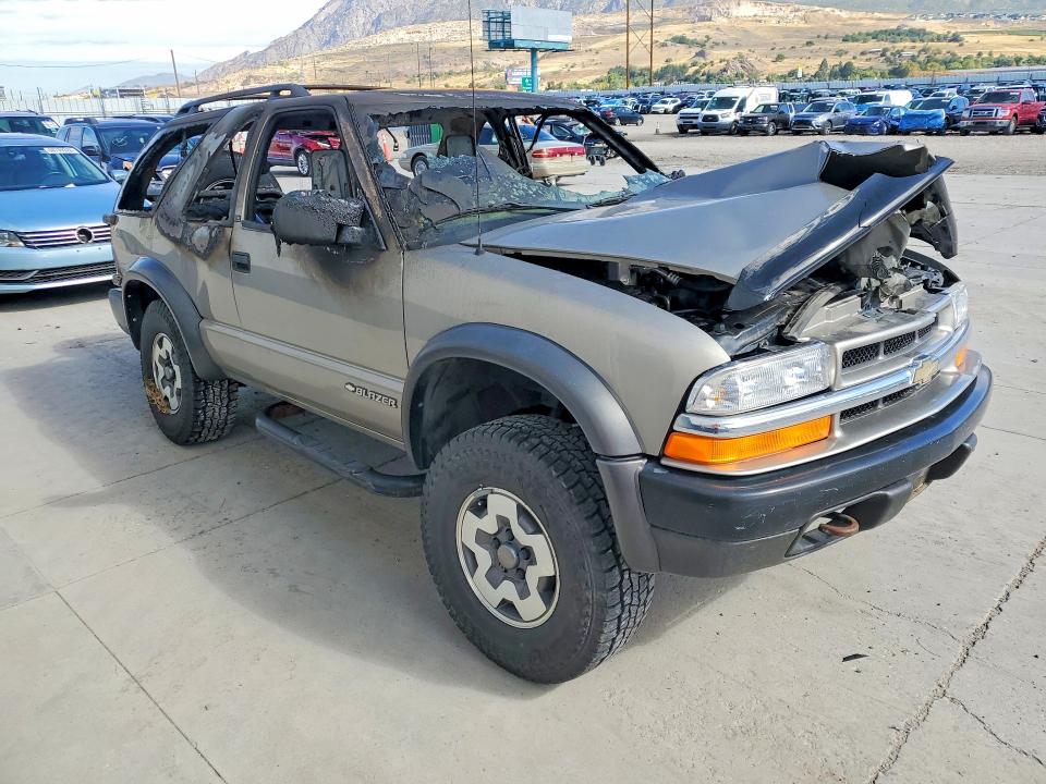Снимка 4 от търг – 2000 CHEVROLET BLAZER с VIN 1GNCT18W1YK230026
