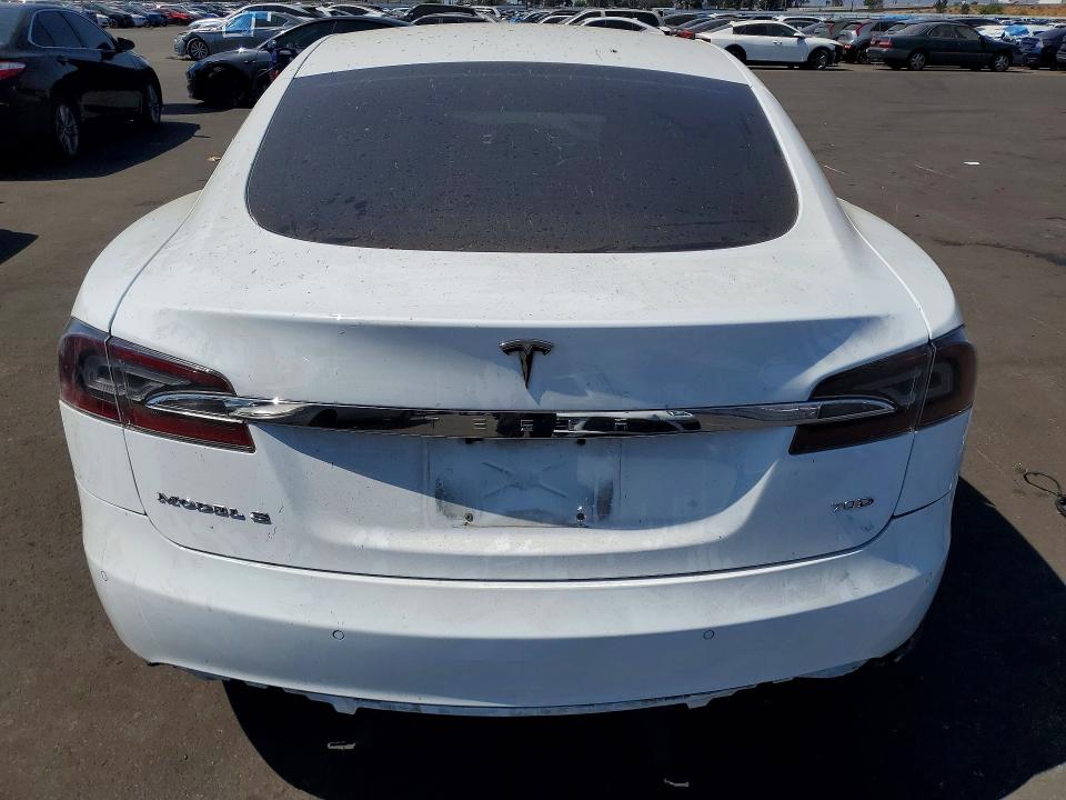 Photo 6 from auction – 2015 TESLA MODEL S with VIN 5YJSA1S2XFF093372