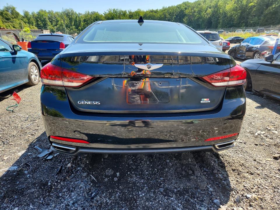 Photo 6 from auction – 2015 HYUNDAI GENESIS with VIN KMHGN4JE9FU024389