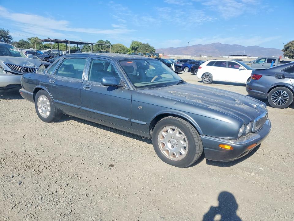 Photo 4 from auction – 2001 JAGUAR XJ8 with VIN SAJDA14C71LF28390