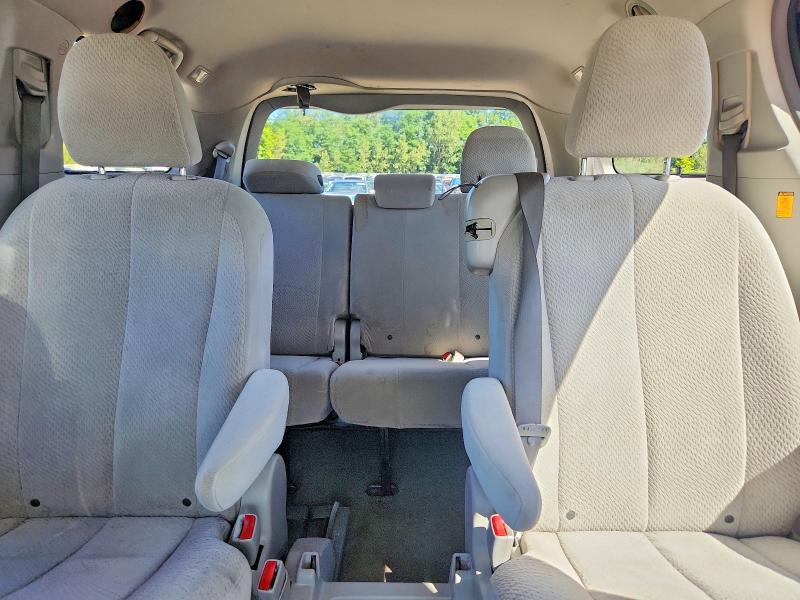 Photo 10 from auction – 2011 TOYOTA SIENNA with VIN 5TDKK3DC1BS106790