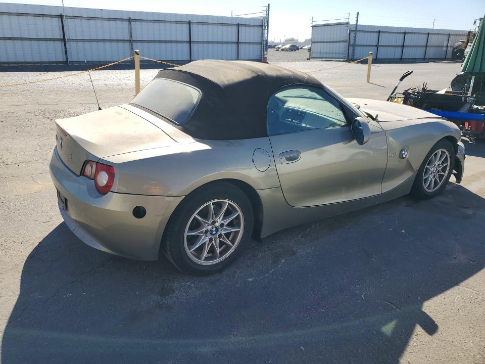 Photo 3 from auction – 2005 BMW Z4 with VIN 4USBT33585LS54774
