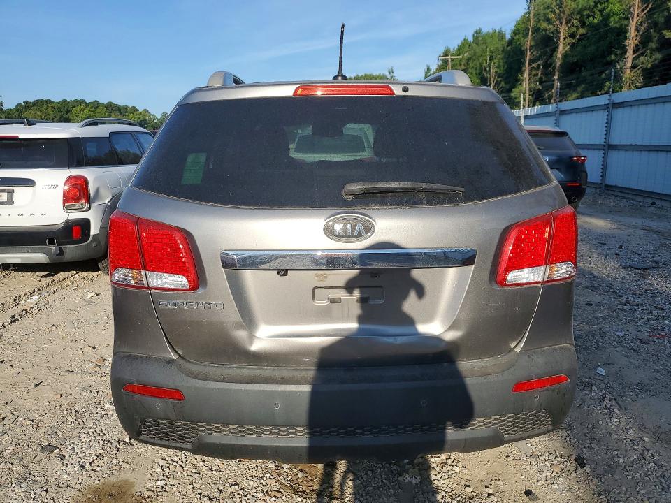 Photo 6 from auction – 2011 KIA SORENTO with VIN 5XYKT4A13BG159297