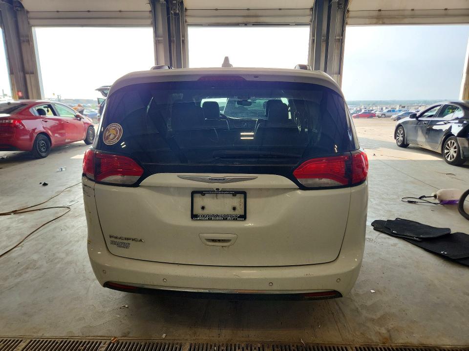 Photo 6 from auction – 2018 CHRYSLER PACIFICA with VIN 2C4RC1BG7JR278917