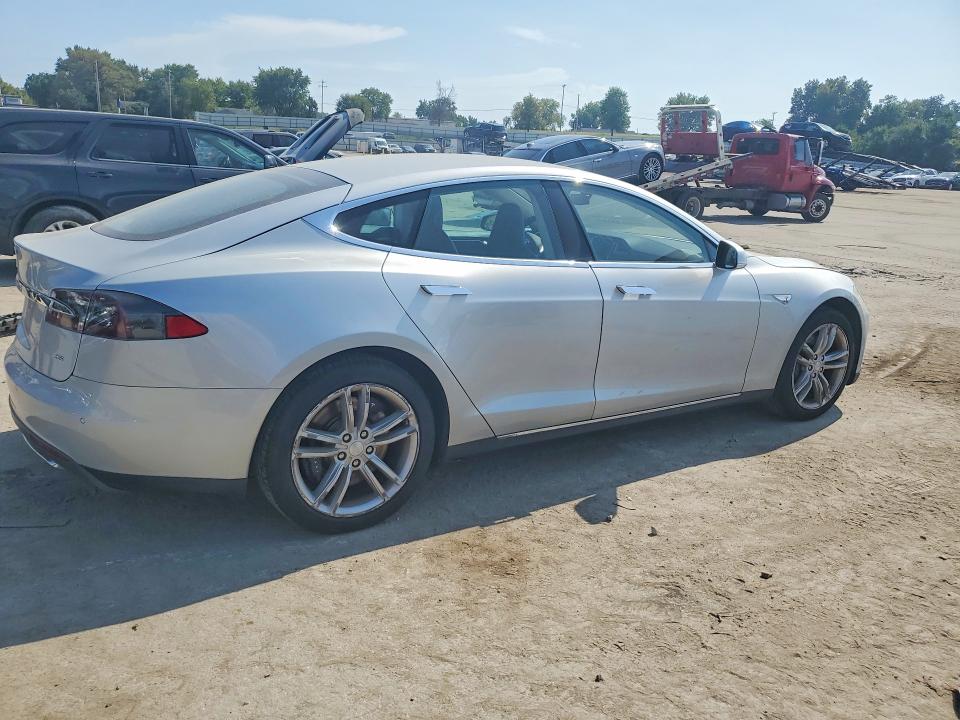 Photo 3 from auction – 2014 TESLA MODEL S with VIN 5YJSA1H13EFP53152