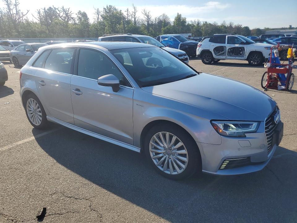 Photo 4 from auction – 2017 AUDI A3 with VIN WAUTPBFF1HA056743