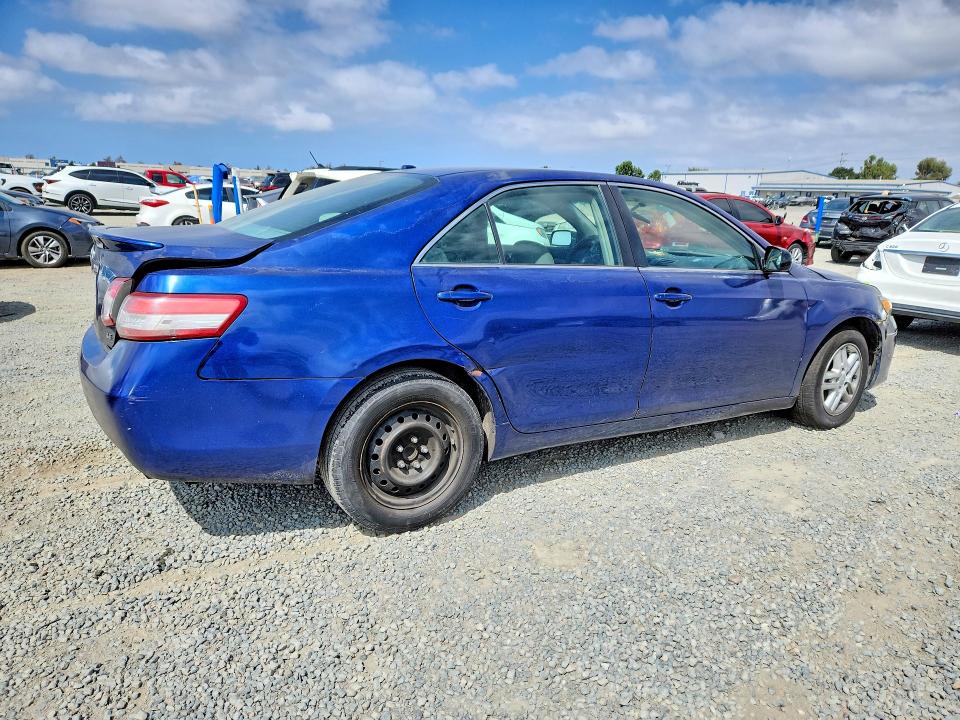 Zdjęcie 3 z aukcji – 2011 TOYOTA CAMRY z VIN 4T1BF3EK8BU690218