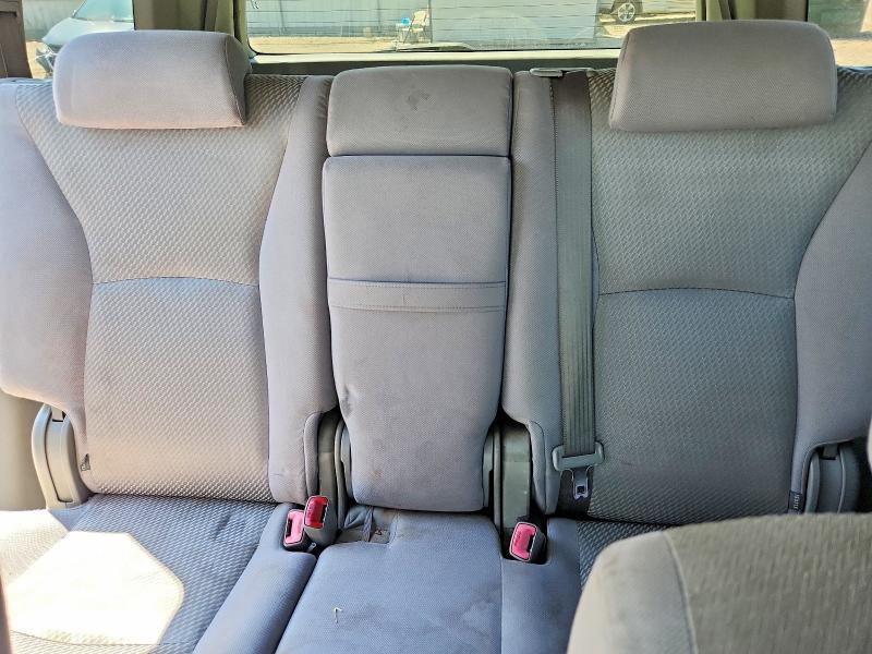 Photo 10 from auction – 2004 TOYOTA HIGHLANDER with VIN JTEDP21A040026986