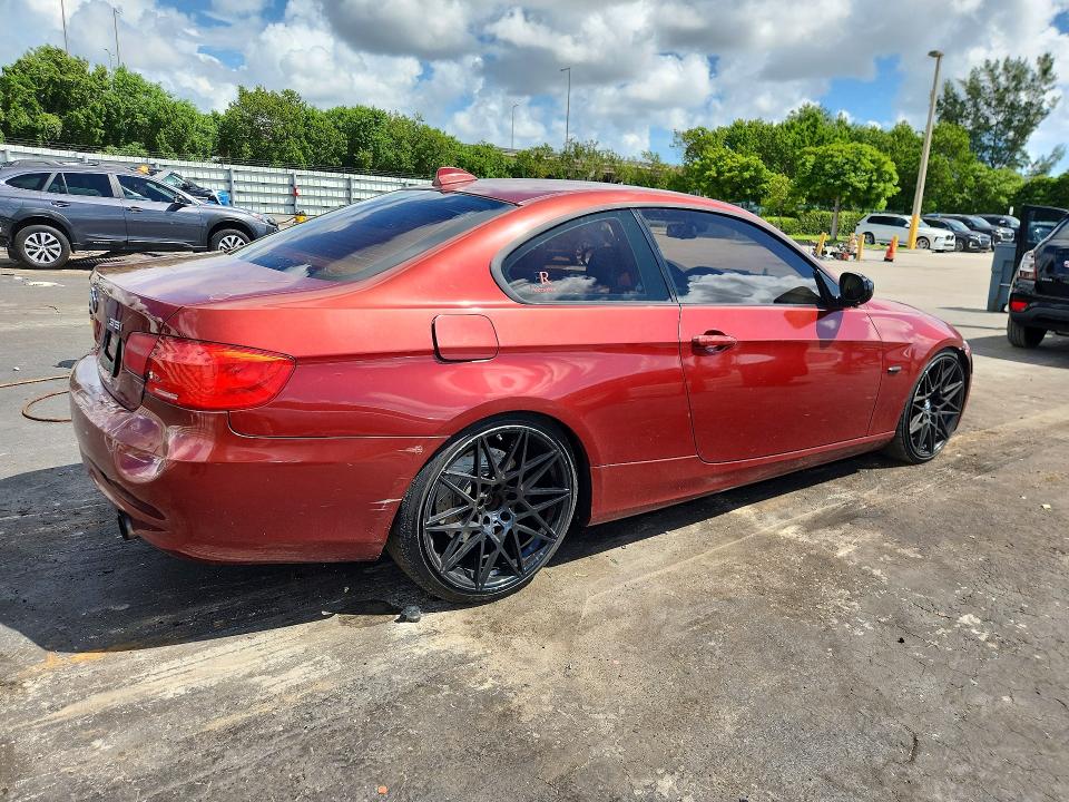 صورة رقم 3 من المزاد - 2011 BMW 335 مع VIN WBAKG7C52BE264103