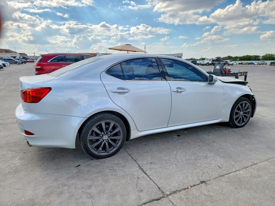 Photo 3 from auction – 2010 LEXUS IS with VIN JTHCF5C2XA2032657