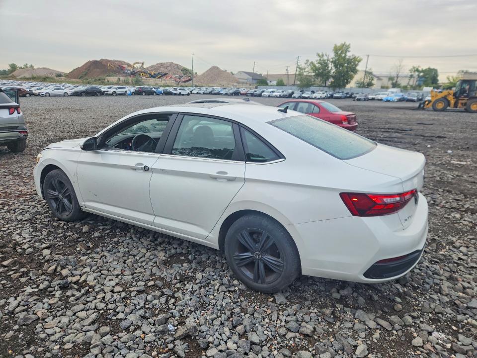 Photo 2 from auction – 2024 VOLKSWAGEN JETTA with VIN 3VW7M7BU9RM012490