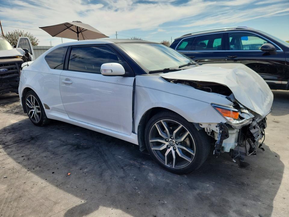 Photo 4 from auction – 2014 SCION TC with VIN JTKJF5C70E3072727