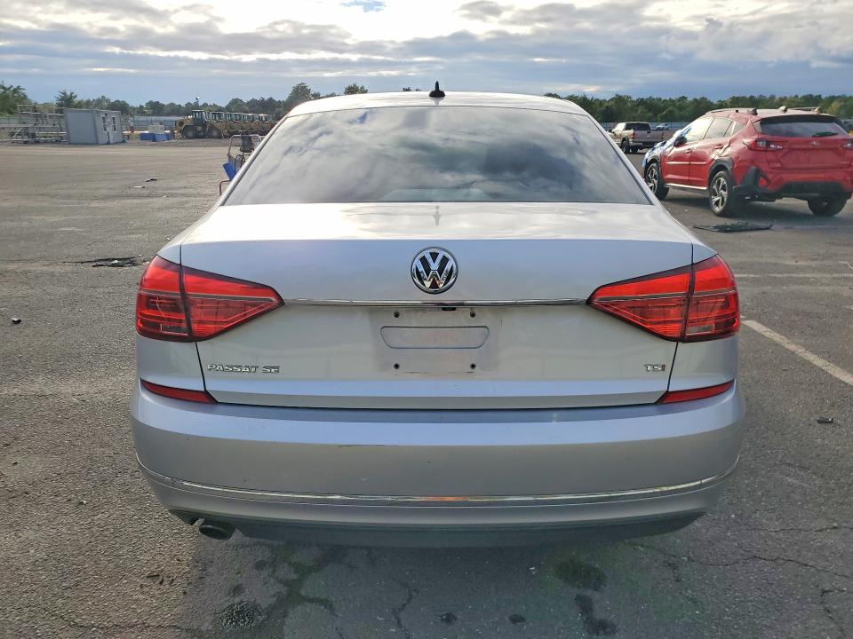 Снимка 6 от търг – 2016 VOLKSWAGEN PASSAT с VIN 1VWBT7A38GC025574