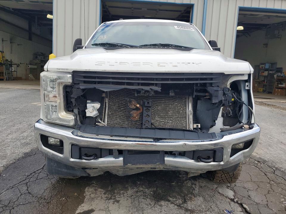 Photo 5 from auction – 2017 FORD F250 with VIN 1FT7X2B65HED69636