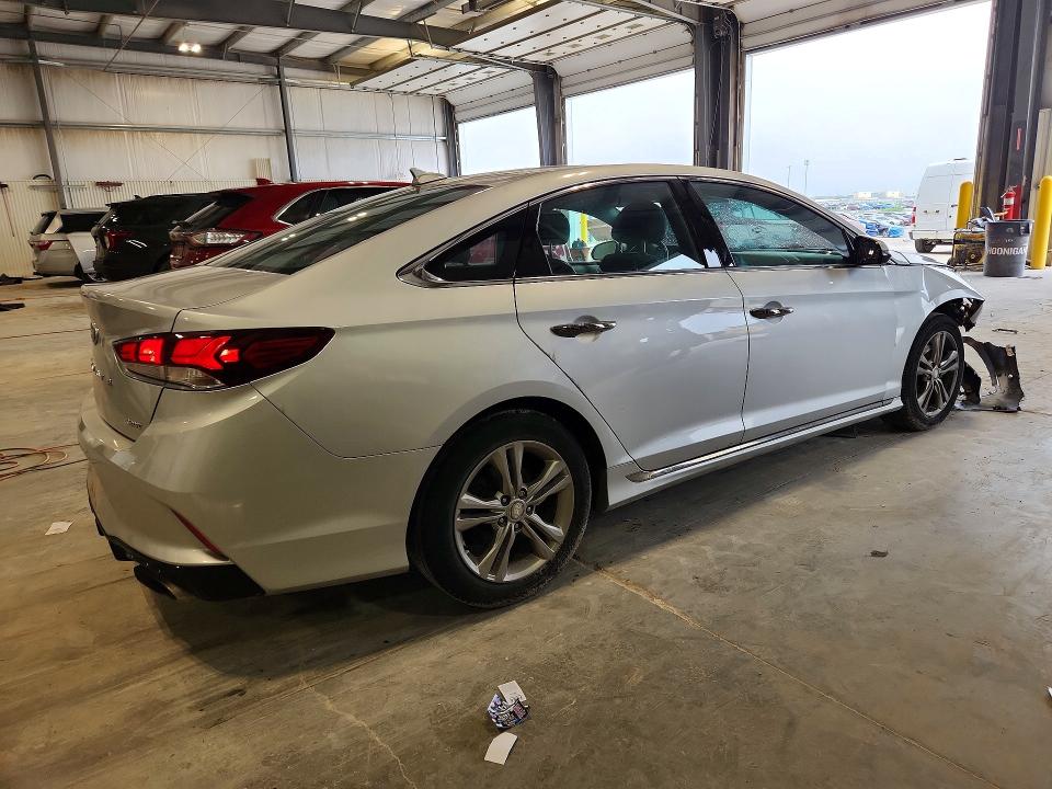 Photo 3 from auction – 2018 HYUNDAI SONATA with VIN 5NPE34AF5JH664032