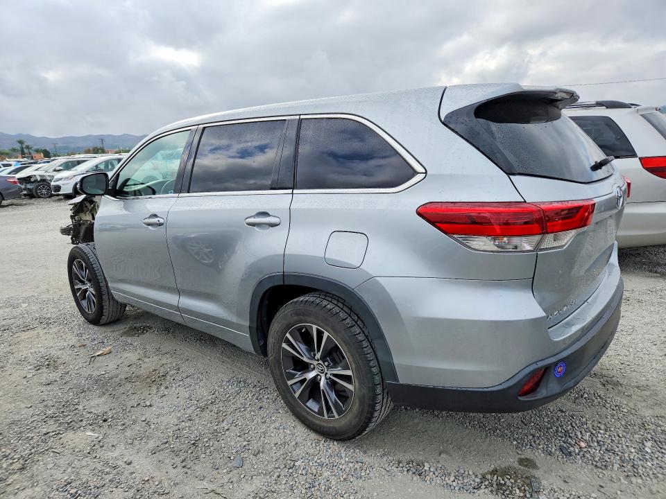 Photo 2 from auction – 2018 TOYOTA HIGHLANDER with VIN 5TDZARFH3JS034342