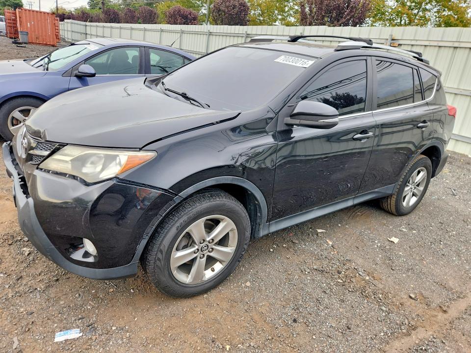 TOYOTA RAV4 2015 с VIN 2T3RFREV9FW239632 - Снимка от търг