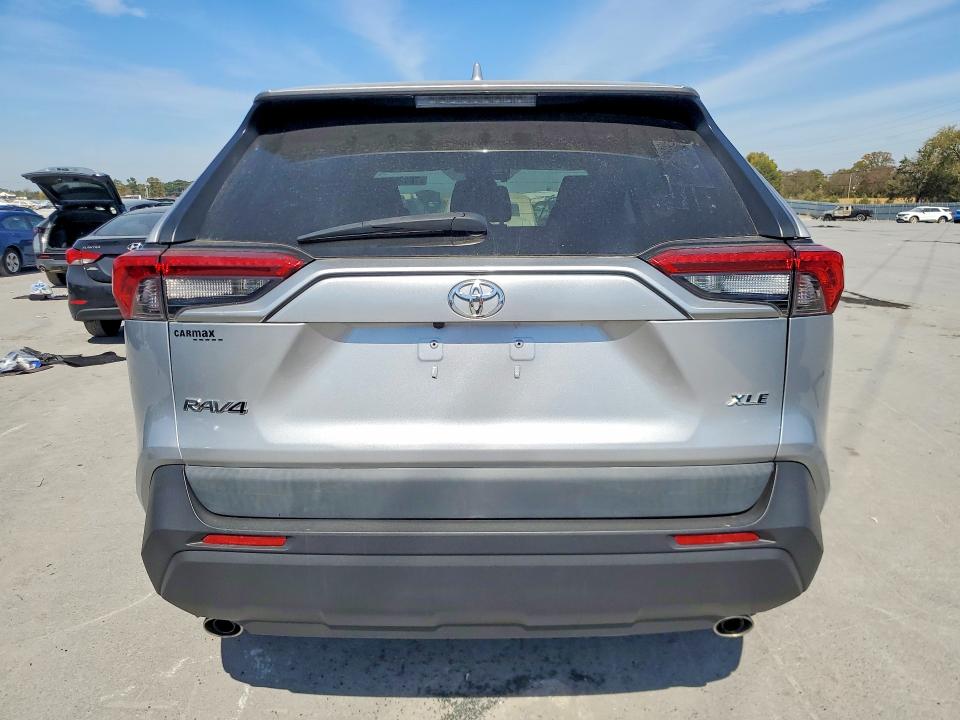 Снимка 6 от търг – 2019 TOYOTA RAV4 с VIN 2T3C1RFV8KC011880