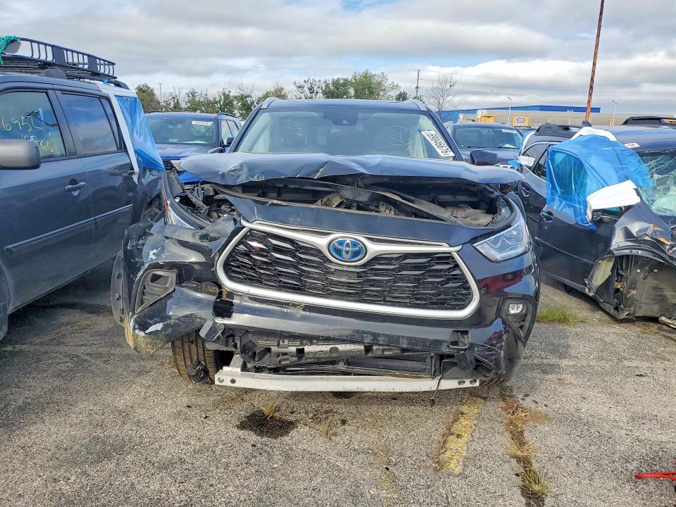 Фото 5 с аукциона – 2023 TOYOTA HIGHLANDER с VIN 5TDABRCH6PS583072
