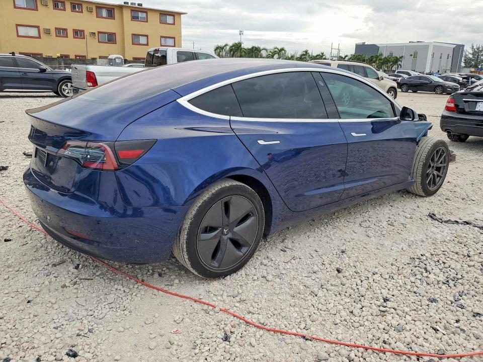 Снимка 3 от търг – 2018 TESLA MODEL 3 с VIN 5YJ3E1EA5JF032550