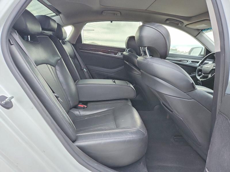 Photo 10 from auction – 2015 HYUNDAI GENESIS with VIN KMHGN4JE2FU060876