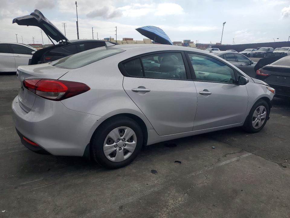 صورة رقم 3 من المزاد - 2017 KIA FORTE مع VIN 3KPFK4A74HE115341