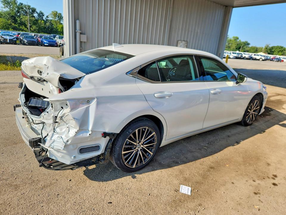 Photo 3 from auction – 2024 LEXUS ES 300H with VIN 58ADA1C1XRU038077