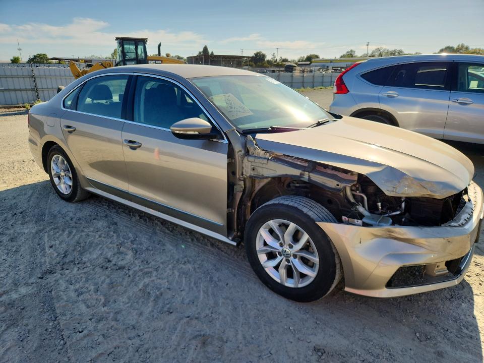 Photo 4 from auction – 2016 VOLKSWAGEN PASSAT with VIN 1VWAT7A32GC039269