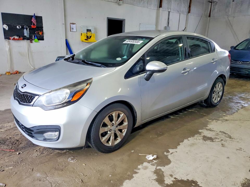 KIA RIO 2014 مع رقم تعريف المركبة KNADN4A31E6408141 - صورة من المزاد