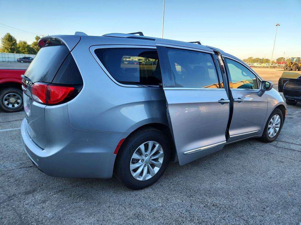 Foto 3 de la subasta – 2019 CHRYSLER PACIFICA con VIN 2C4RC1BG2KR537654