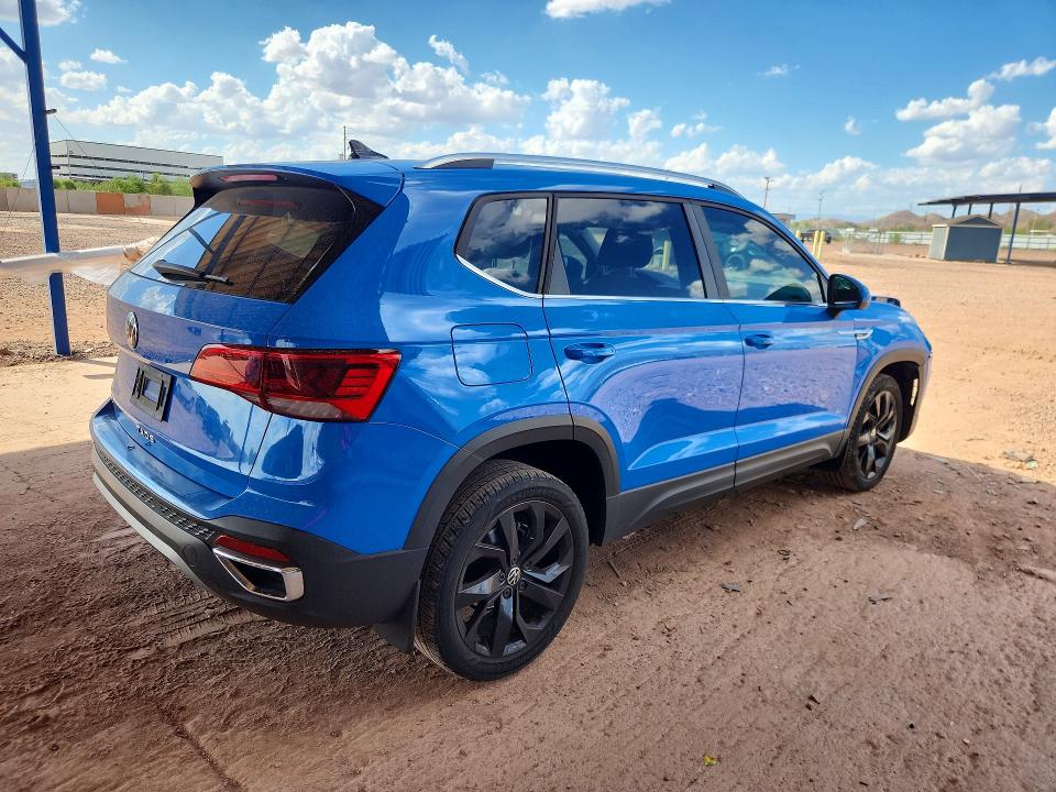 Снимка 3 от търг – 2022 VOLKSWAGEN TAOS с VIN 3VVLX7B23NM097474