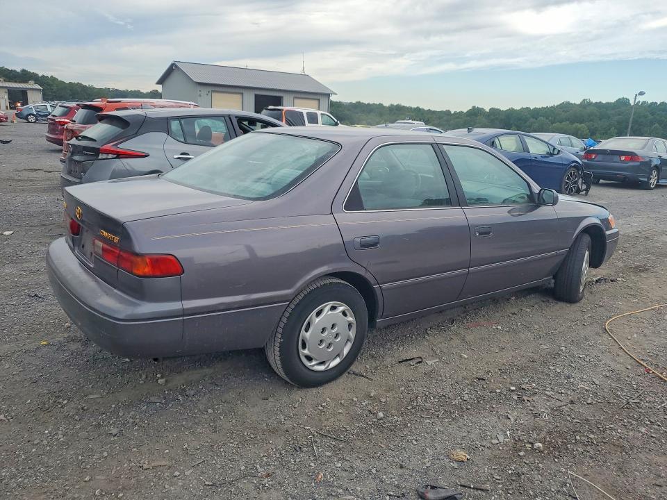Photo 3 from auction – 1998 TOYOTA CAMRY with VIN 4T1BG22K0WU266596