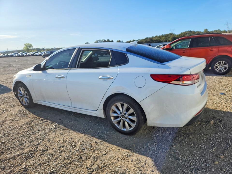 Photo 2 from auction – 2017 KIA OPTIMA with VIN 5XXGT4L38HG130900