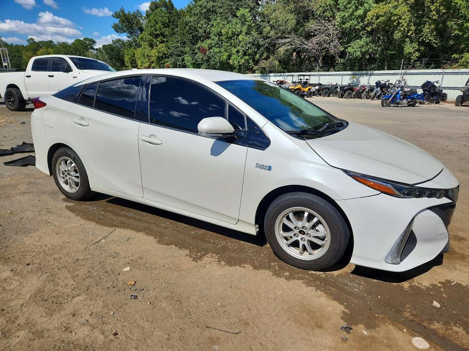 Снимка 4 от търг – 2019 TOYOTA PRIUS PRIME с VIN JTDKARFP4K3110260