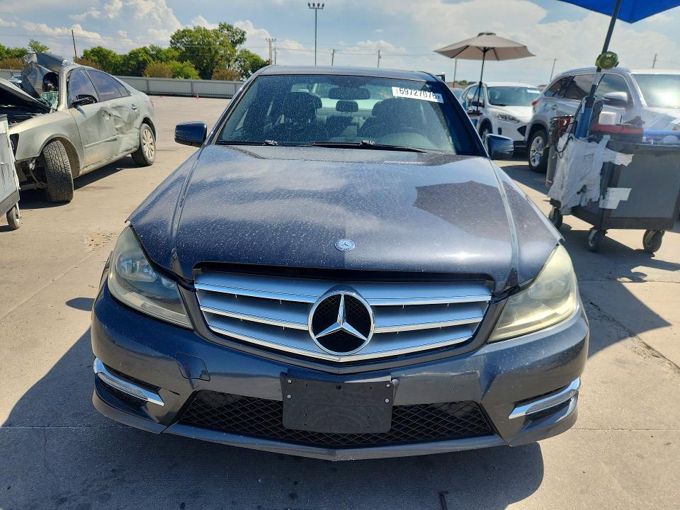 Photo 5 from auction – 2013 MERCEDES-BENZ C with VIN WDDGF4HB2DR265973